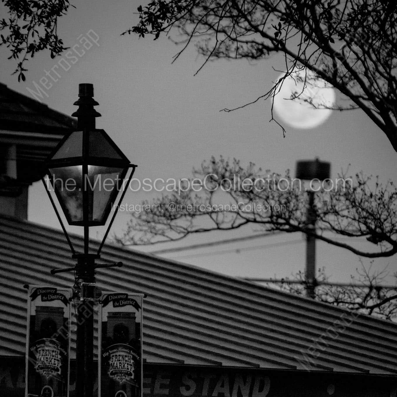 cafe du monde full moon Black & White Wall Art