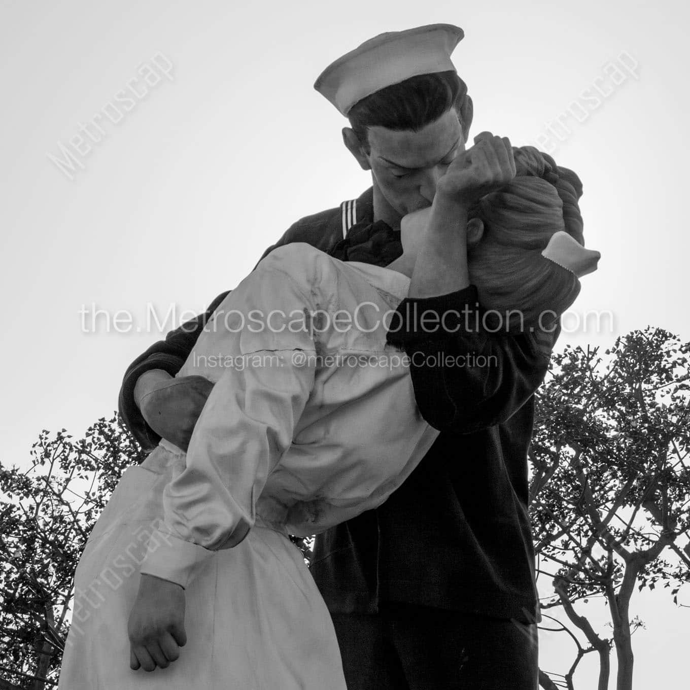kissing sailor sculpture uss midway Black & White Wall Art